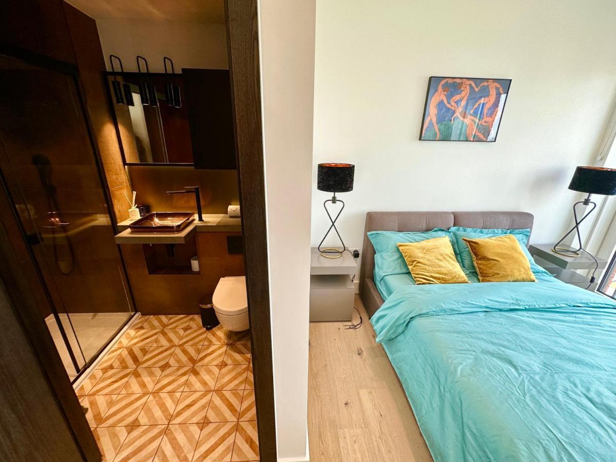 Luxury Central Flat With Stunning Views And Pool Londra Esterno foto