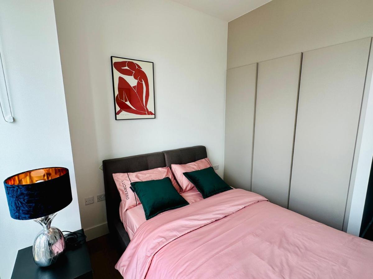 Luxury Central Flat With Stunning Views And Pool Londra Esterno foto