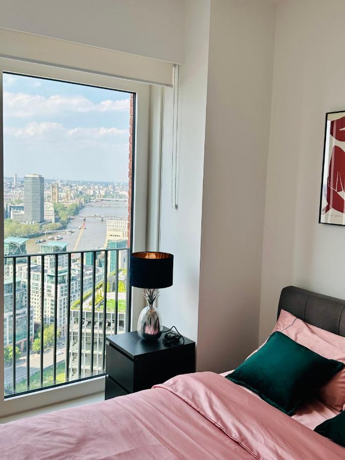 Luxury Central Flat With Stunning Views And Pool Londra Esterno foto